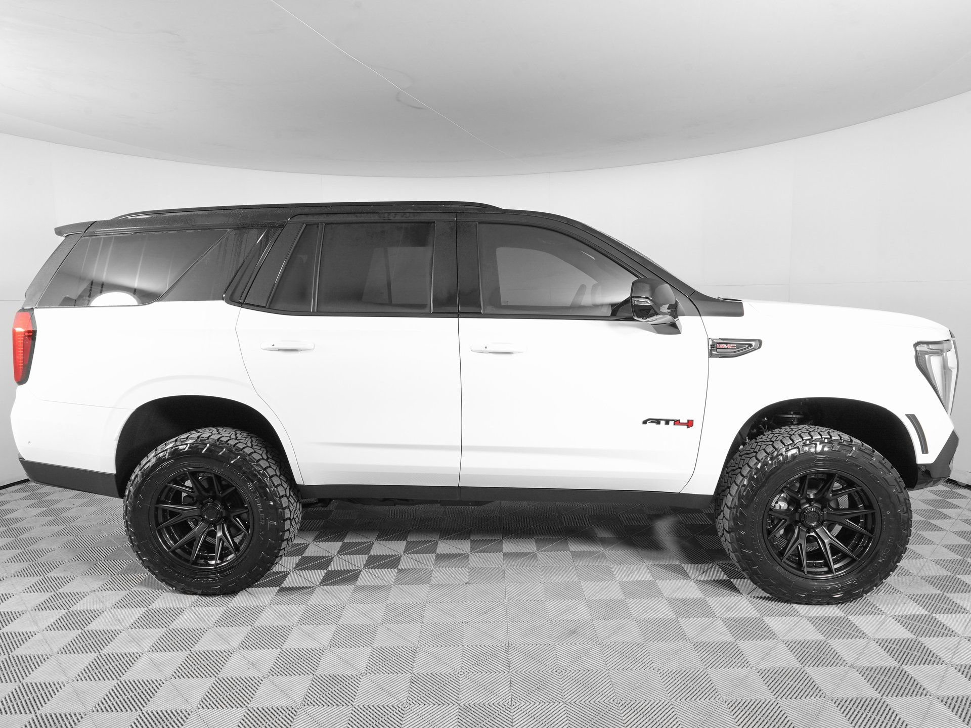 Used 2026 GMC Yukon AT4 image 5