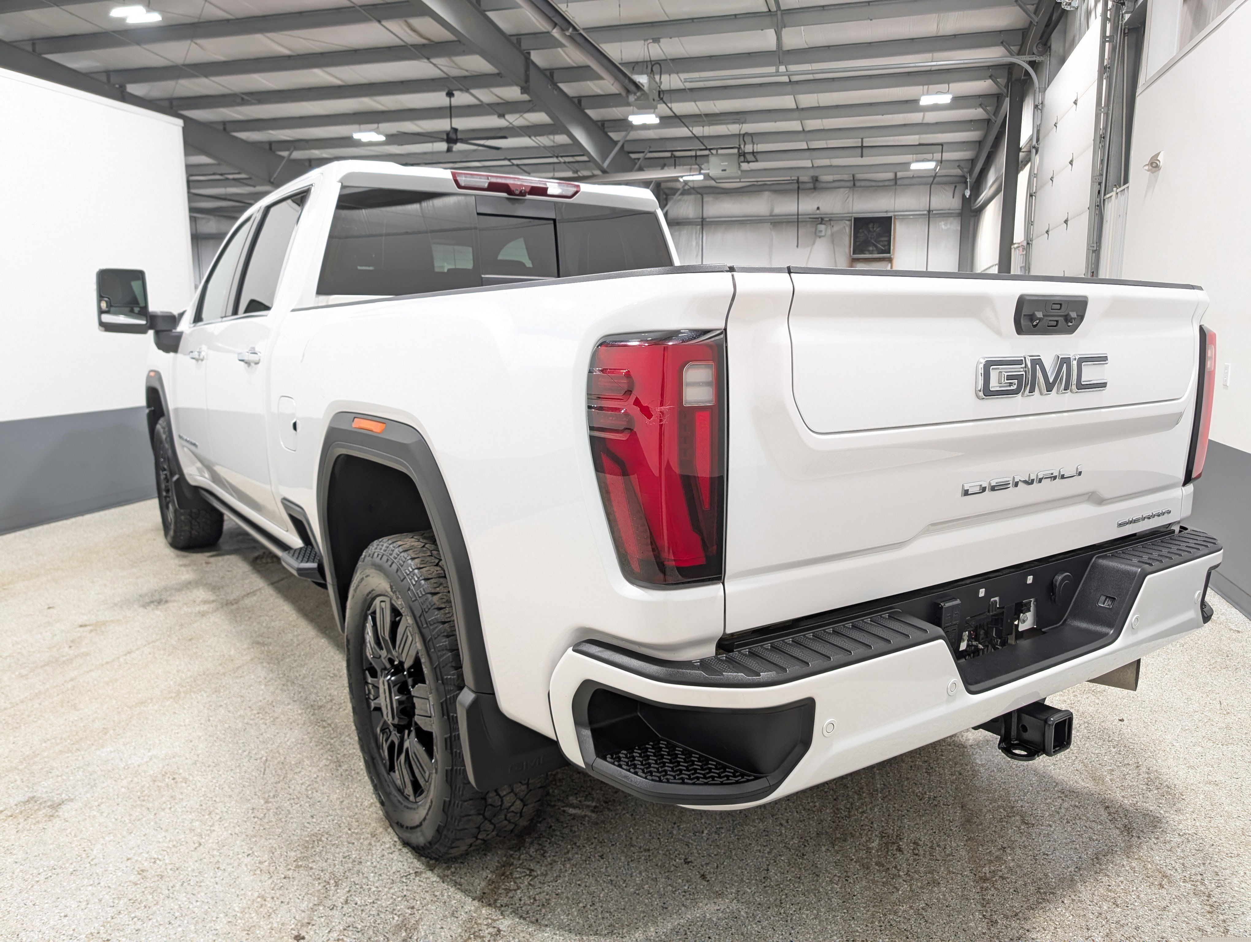Used 2024 GMC Sierra 2500 Denali Ultimate AWD/4WD image 5