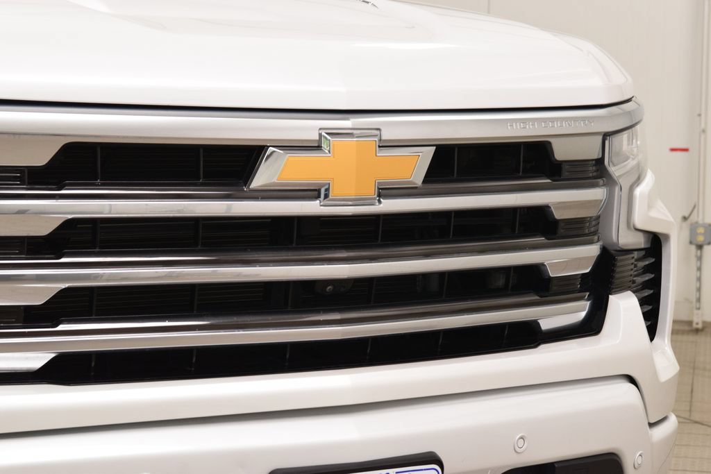 Used 2024 Chevrolet Silverado 1500 High Country AWD/4WD image 11