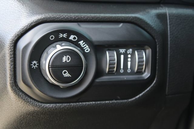 Used 2022 Jeep Gladiator Willys image 15