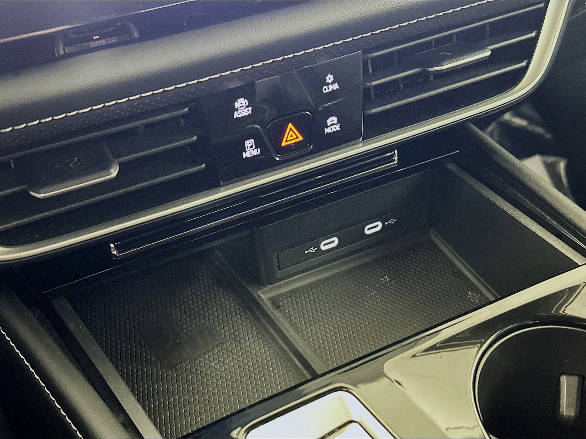 Used 2024 Volkswagen Atlas SE image 15