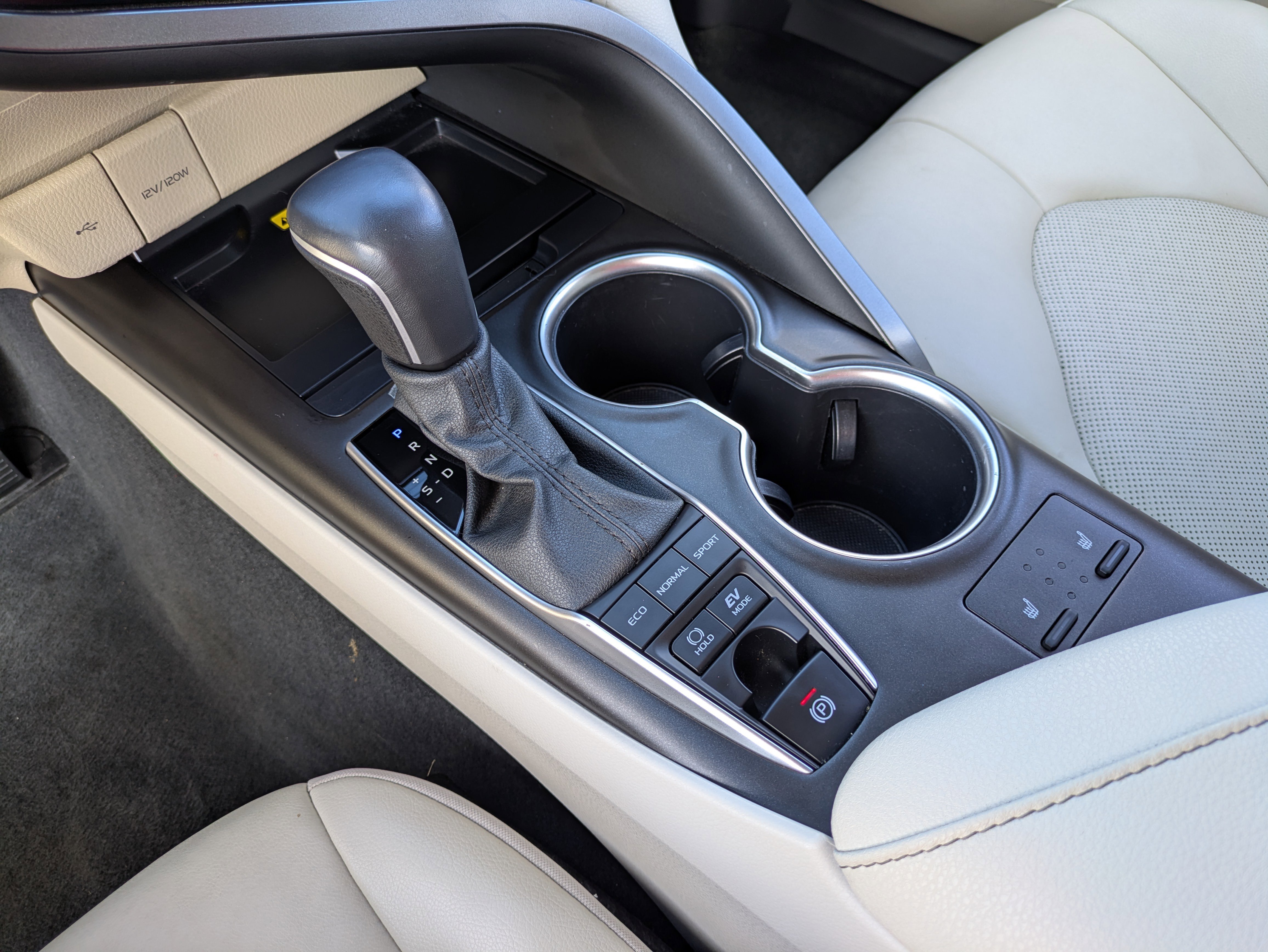 Used 2022 Toyota Camry XLE image 24