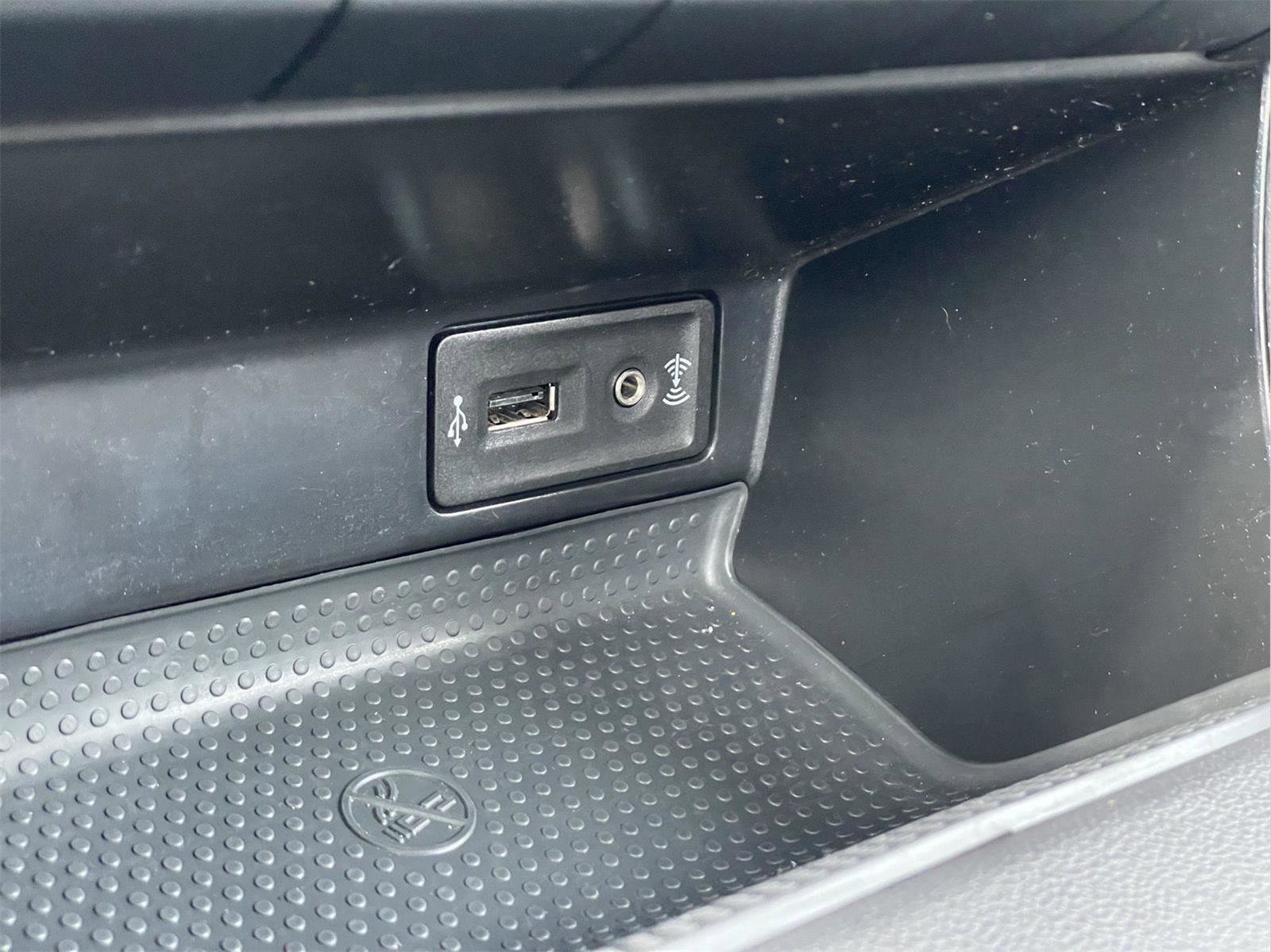 Used 2018 Volkswagen Beetle 2.0T S w/ Style & Comfort Package For S image 29