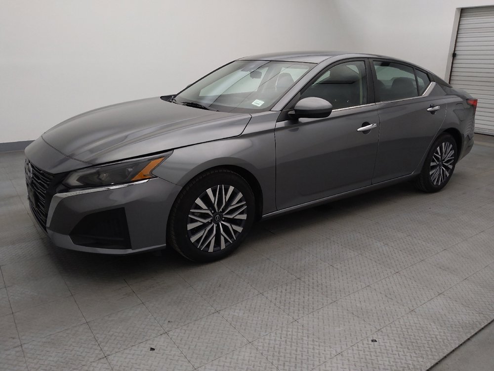 Used 2023 Nissan Altima 2.5 SV image 2