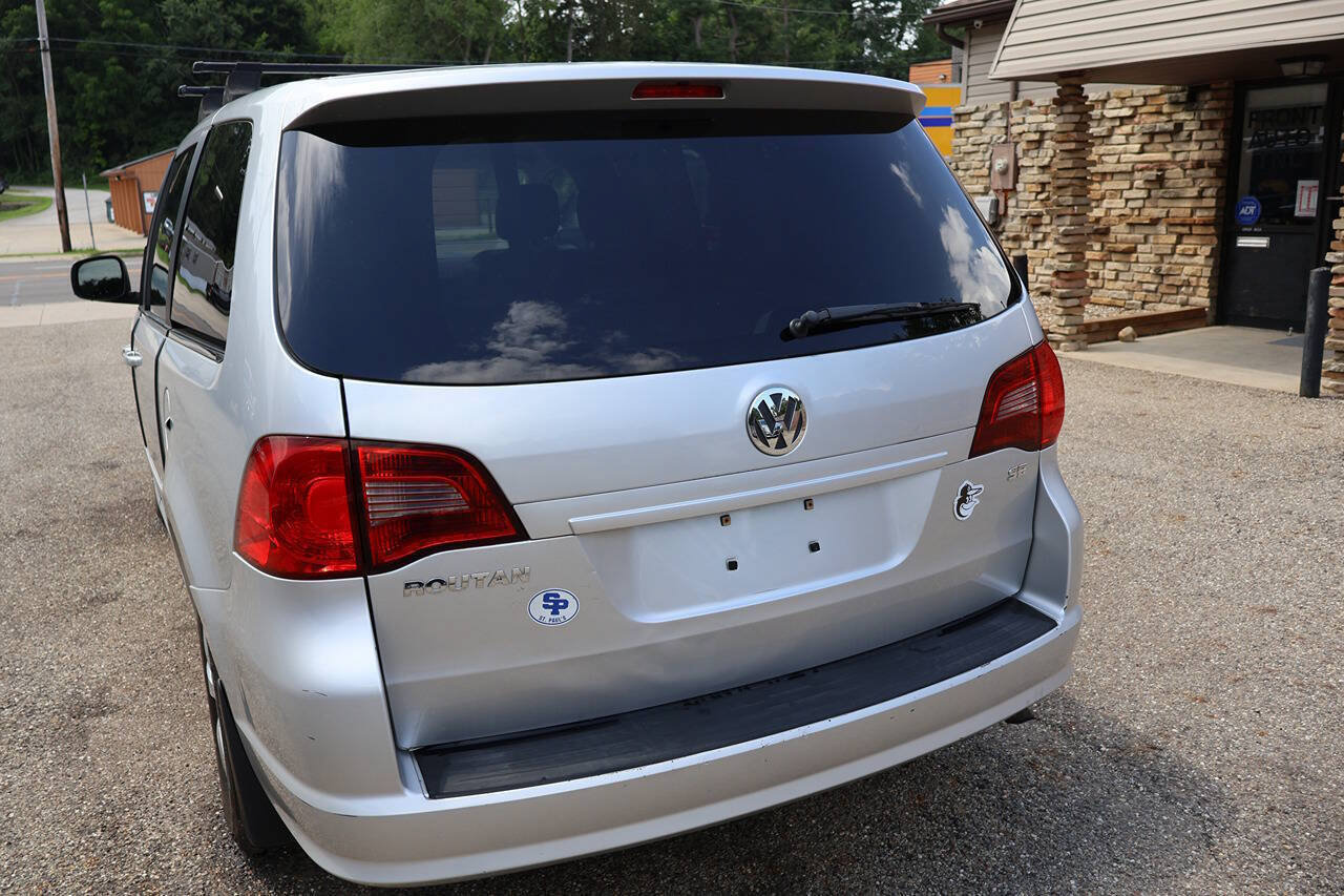 Used 2010 Volkswagen Routan SE FWD image 7