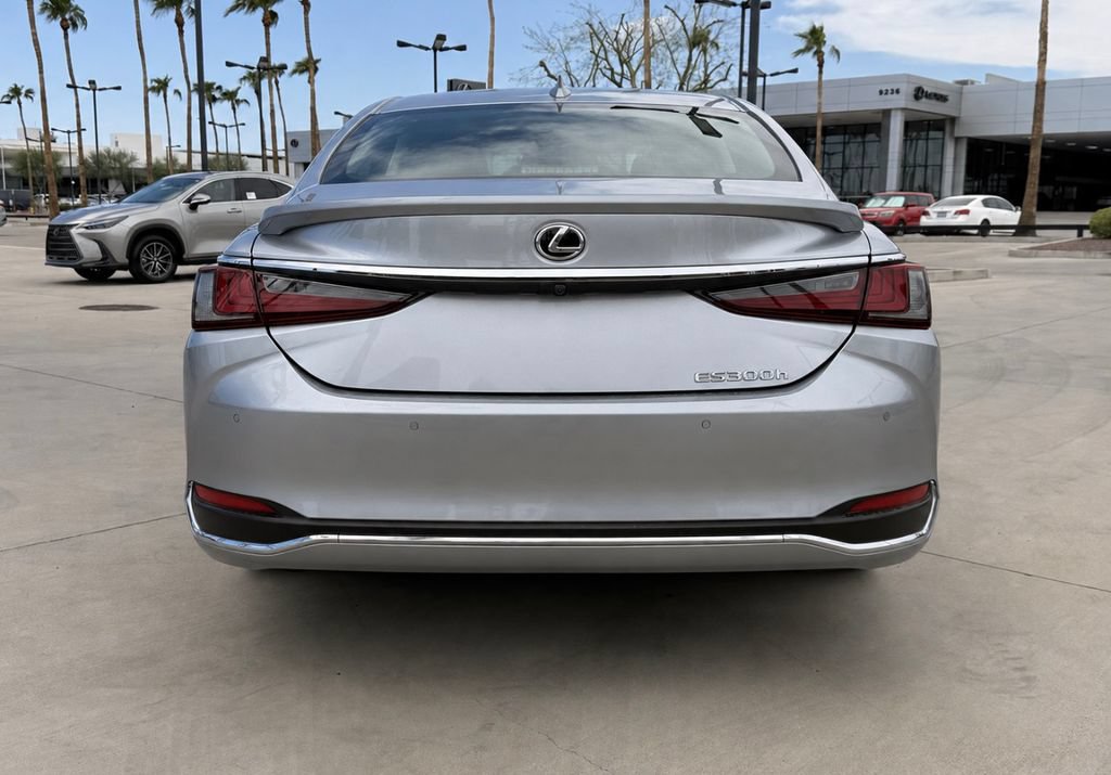 Used 2025 Lexus ES 300h w/ Premium Package FWD image 5