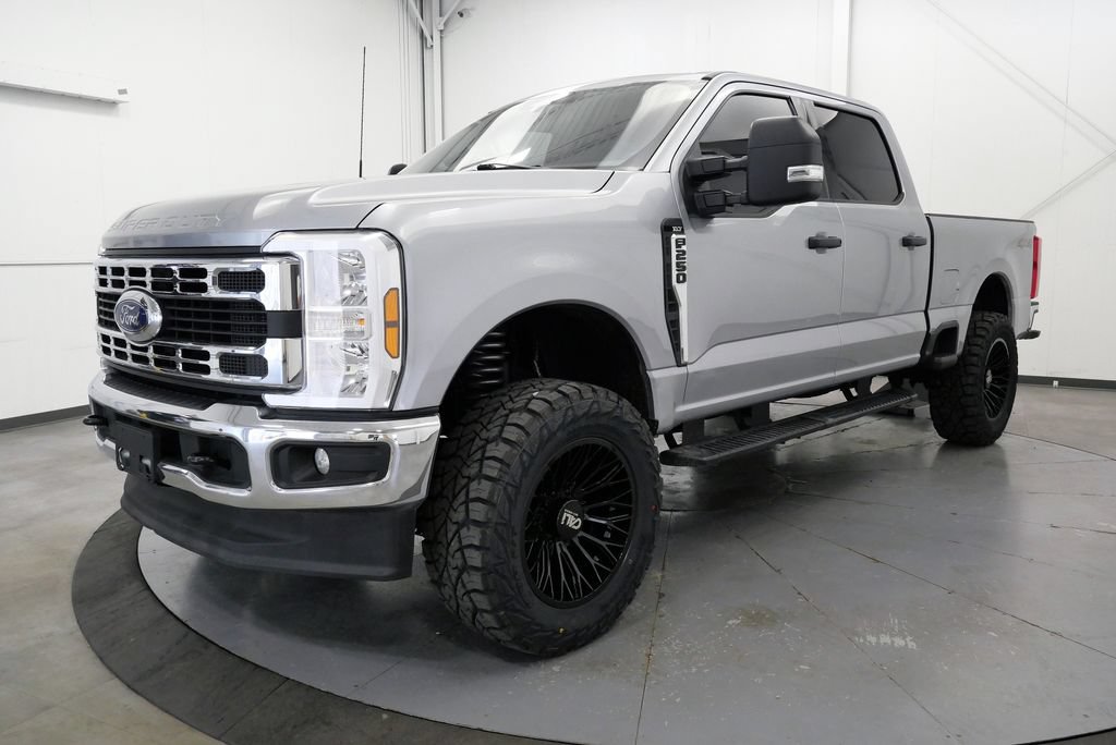 Used 2024 Ford F250 XLT AWD/4WD image 3