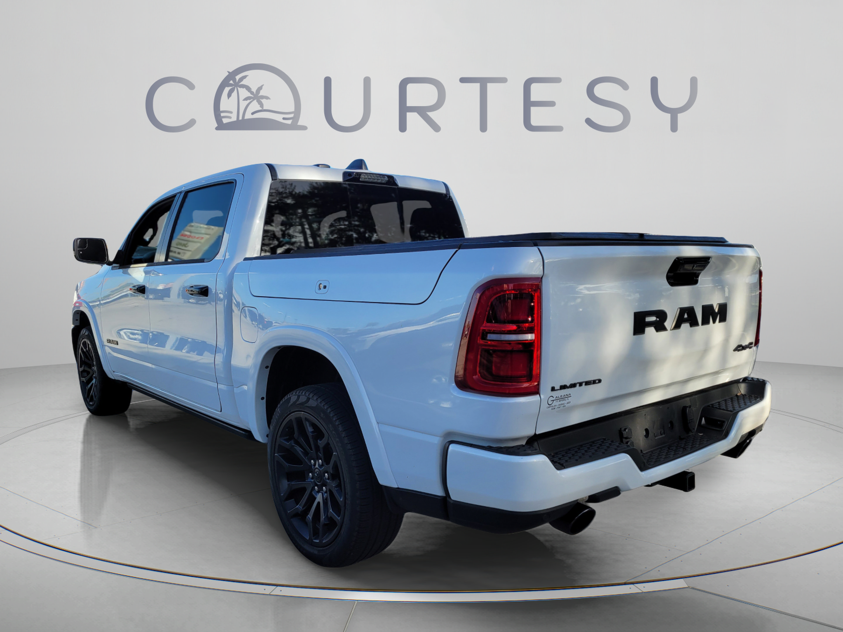 Used 2025 RAM 1500 Limited AWD/4WD image 2