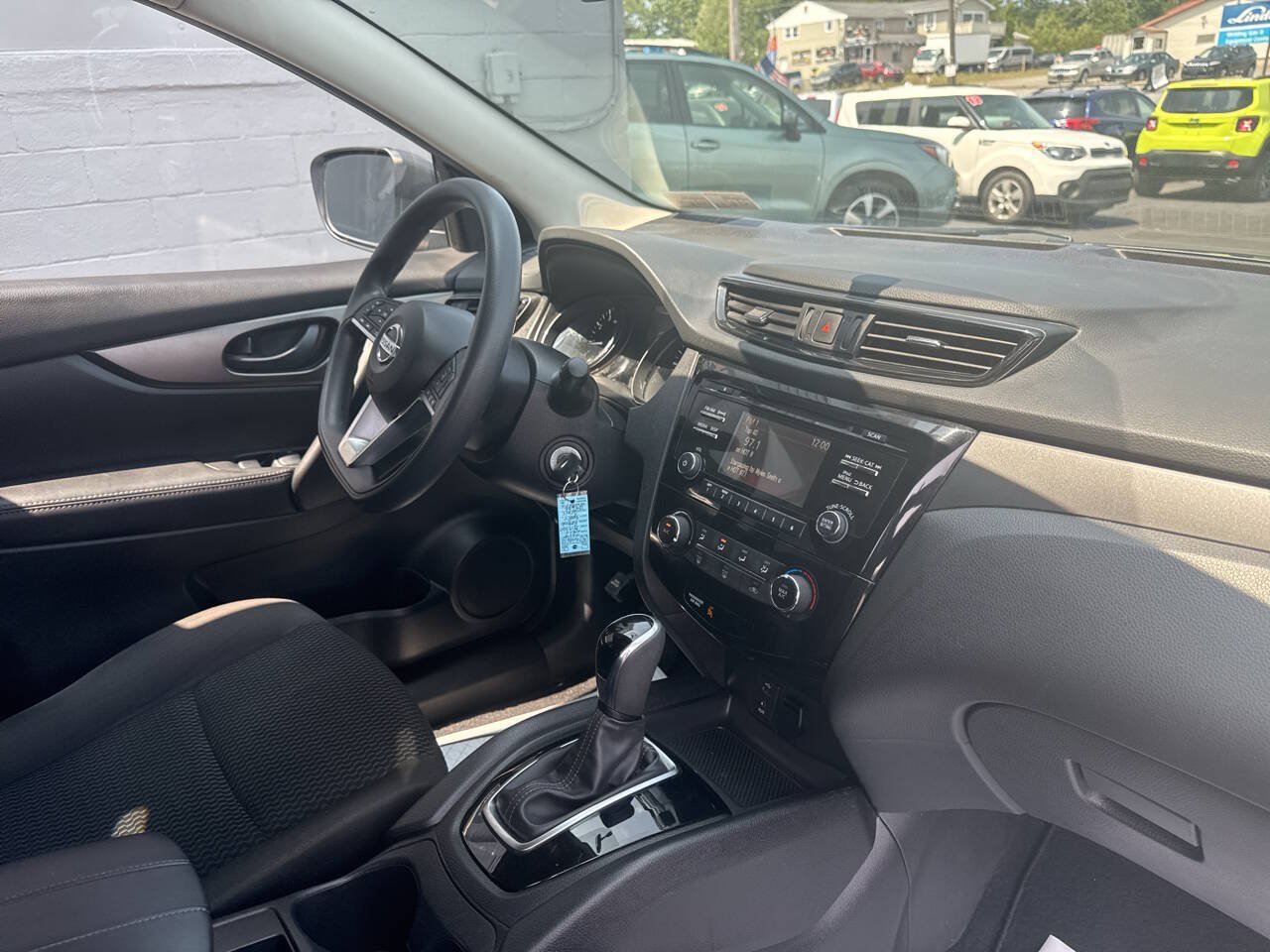 Used 2017 Nissan Rogue Sport S AWD/4WD image 25