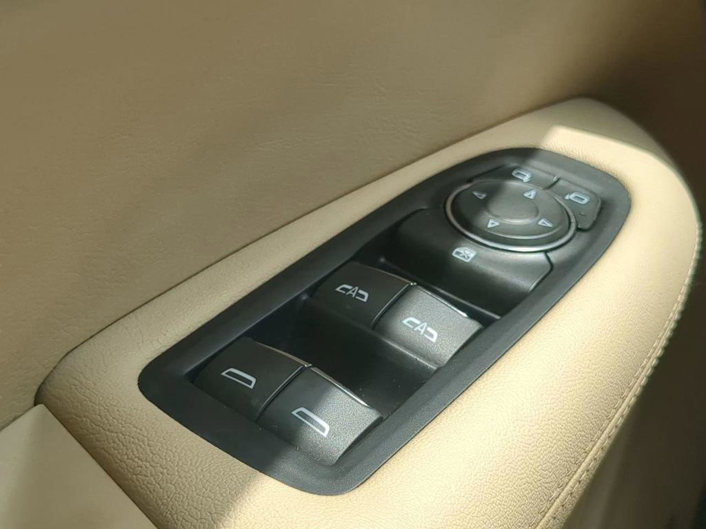 Used 2018 Cadillac XT5 AWD image 23