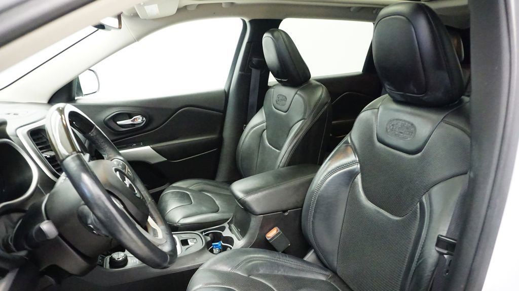 Used 2016 Jeep Cherokee Overland w/ Technology Group image 24