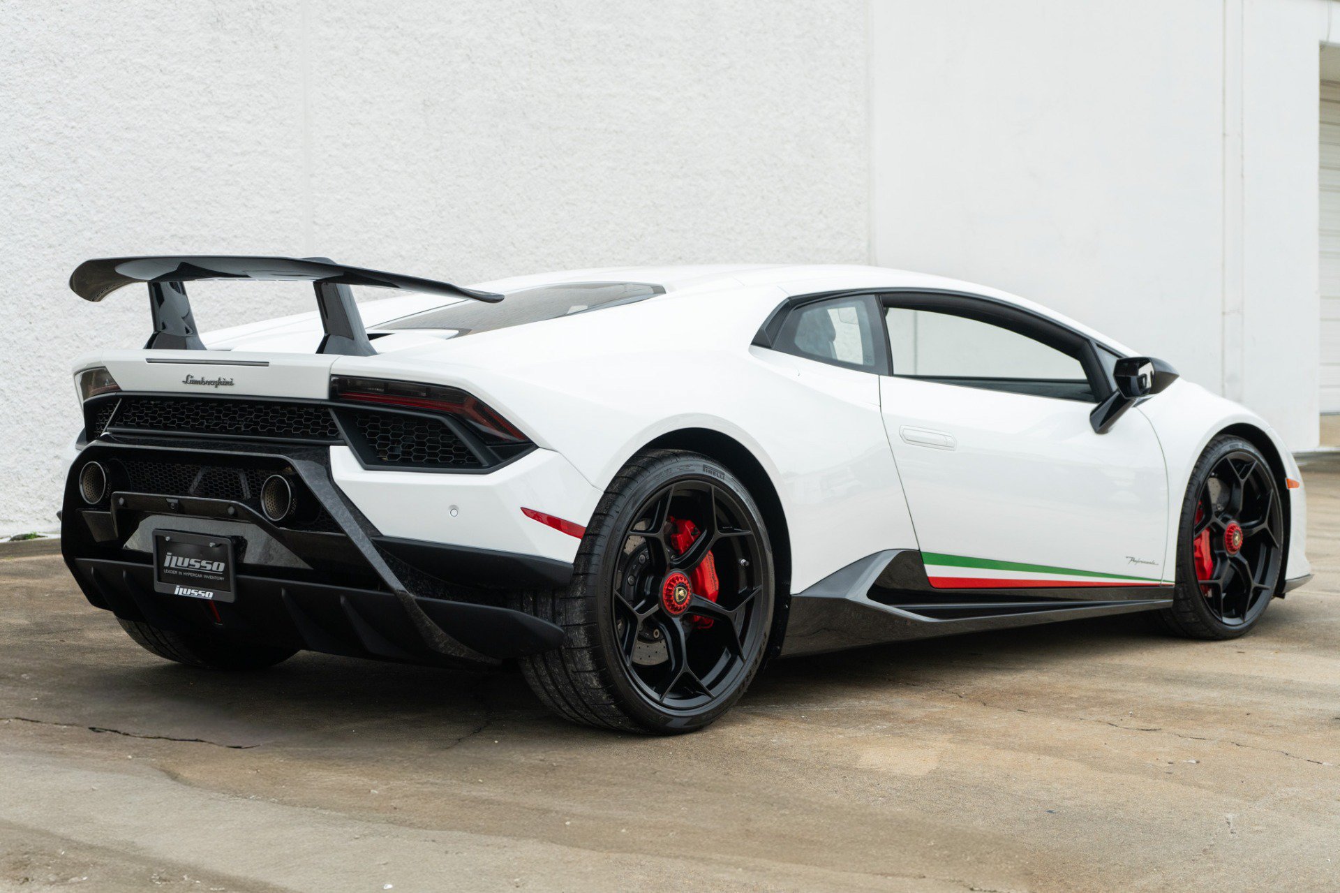 Used 2018 Lamborghini Huracan Performante AWD/4WD image 4
