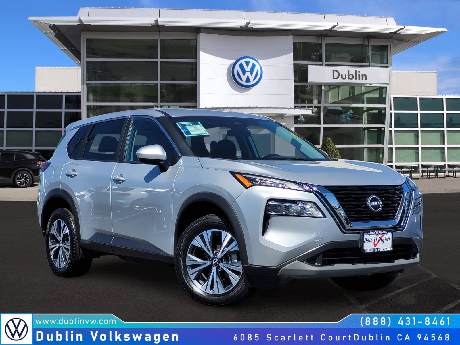 Used 2023 Nissan Rogue SV image 1