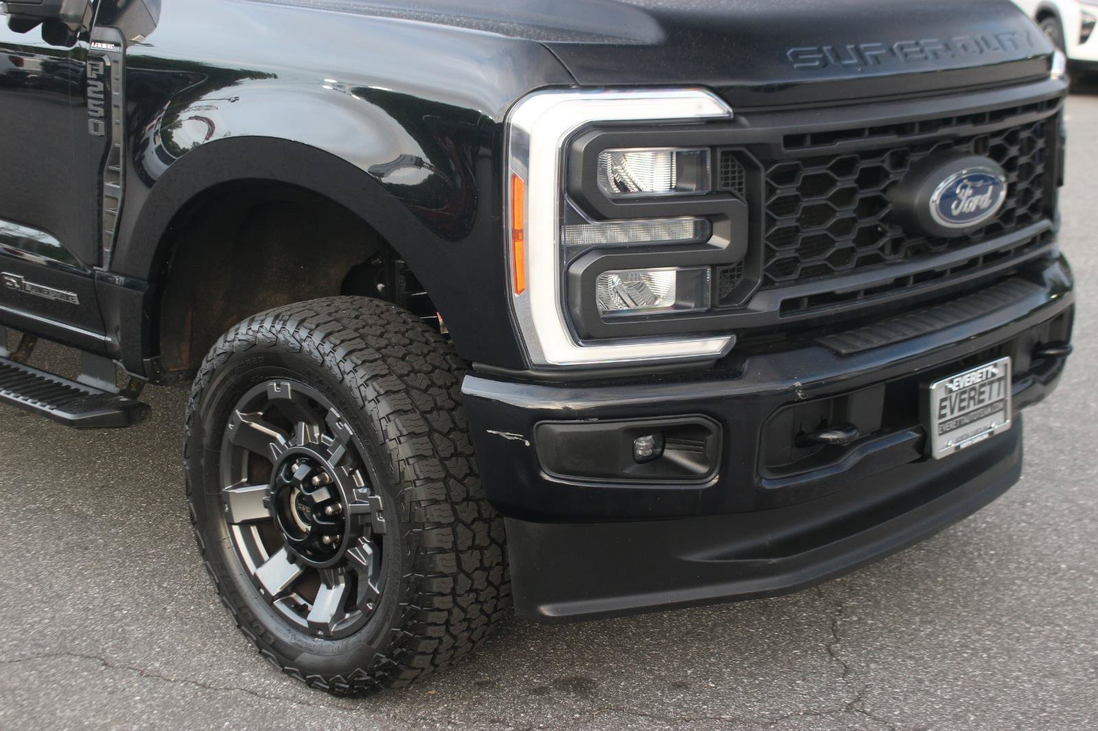 Used 2023 Ford F250 Lariat w/ Sport Appearance Package AWD/4WD image 9