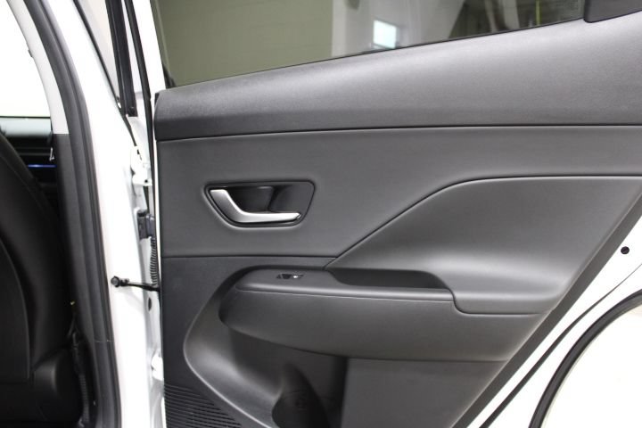 Used 2024 Hyundai Kona Limited FWD image 27