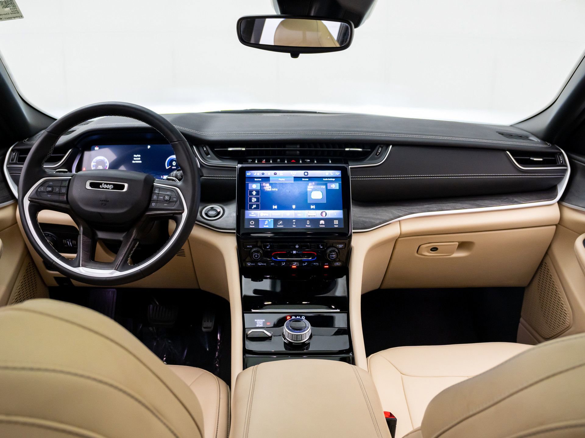 Used 2023 Jeep Grand Cherokee Limited image 10
