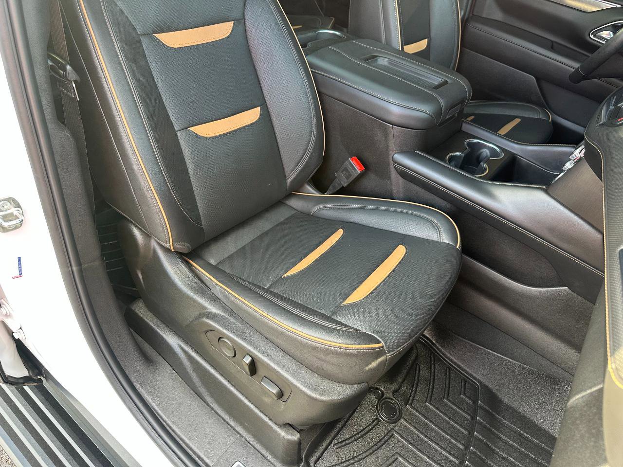 Used 2023 GMC Yukon XL AT4 image 35