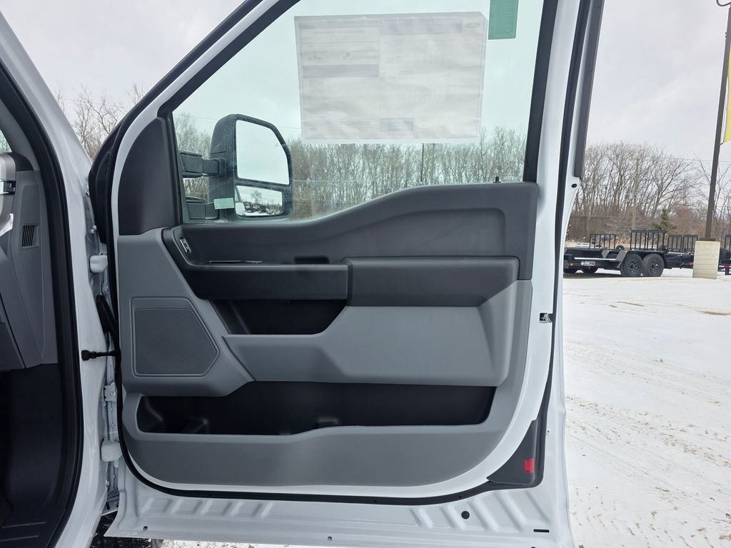New 2026 Ford F350 XL w/ XL Chrome Package image 32