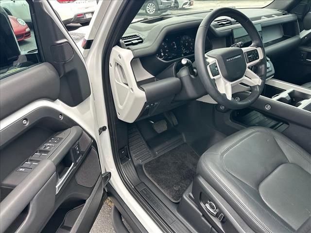 Used 2025 Land Rover Defender 130 X-Dynamic SE AWD/4WD image 14