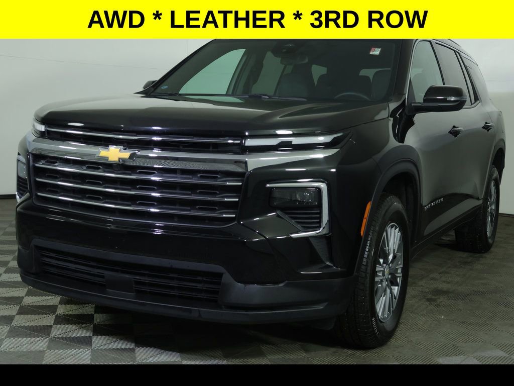 Used 2025 Chevrolet Traverse LT