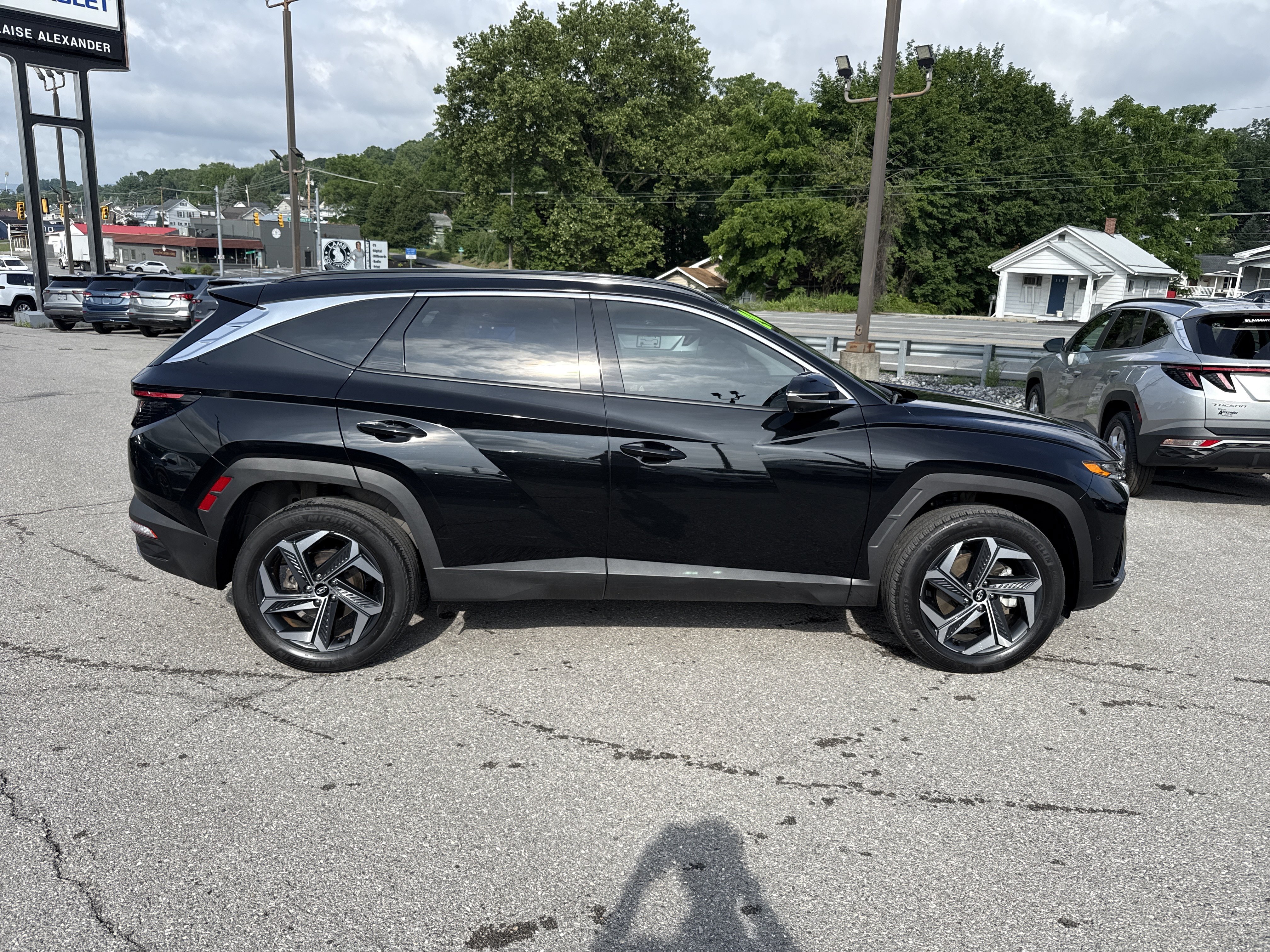 Certified 2024 Hyundai Tucson Limited AWD/4WD image 2