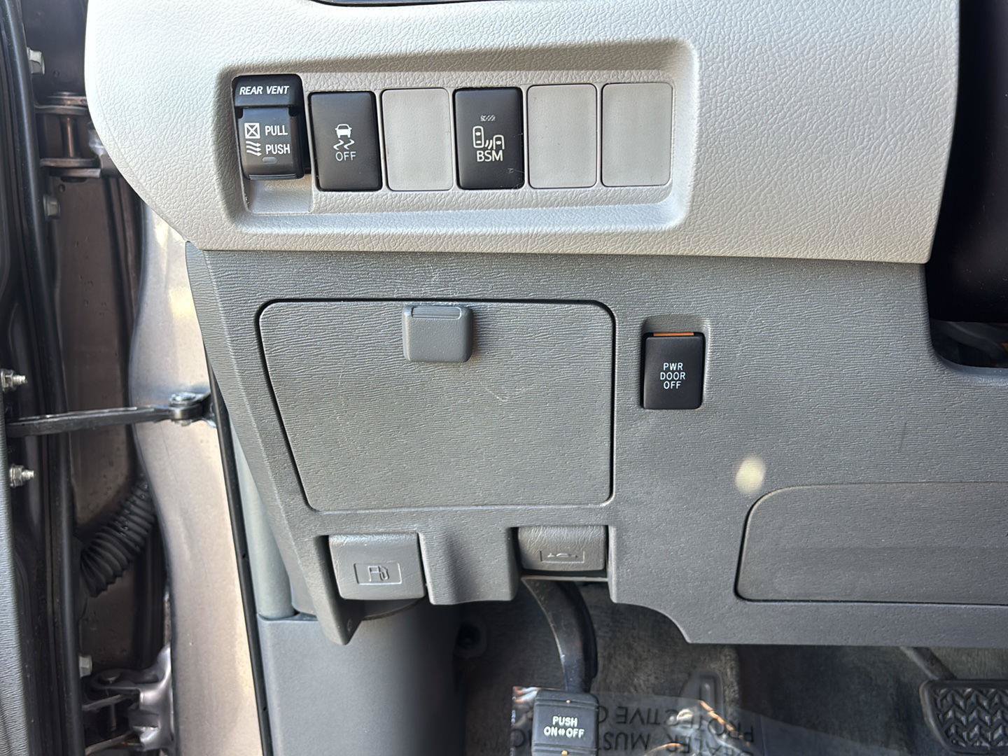 Used 2015 Toyota Sienna XLE AWD/4WD image 28