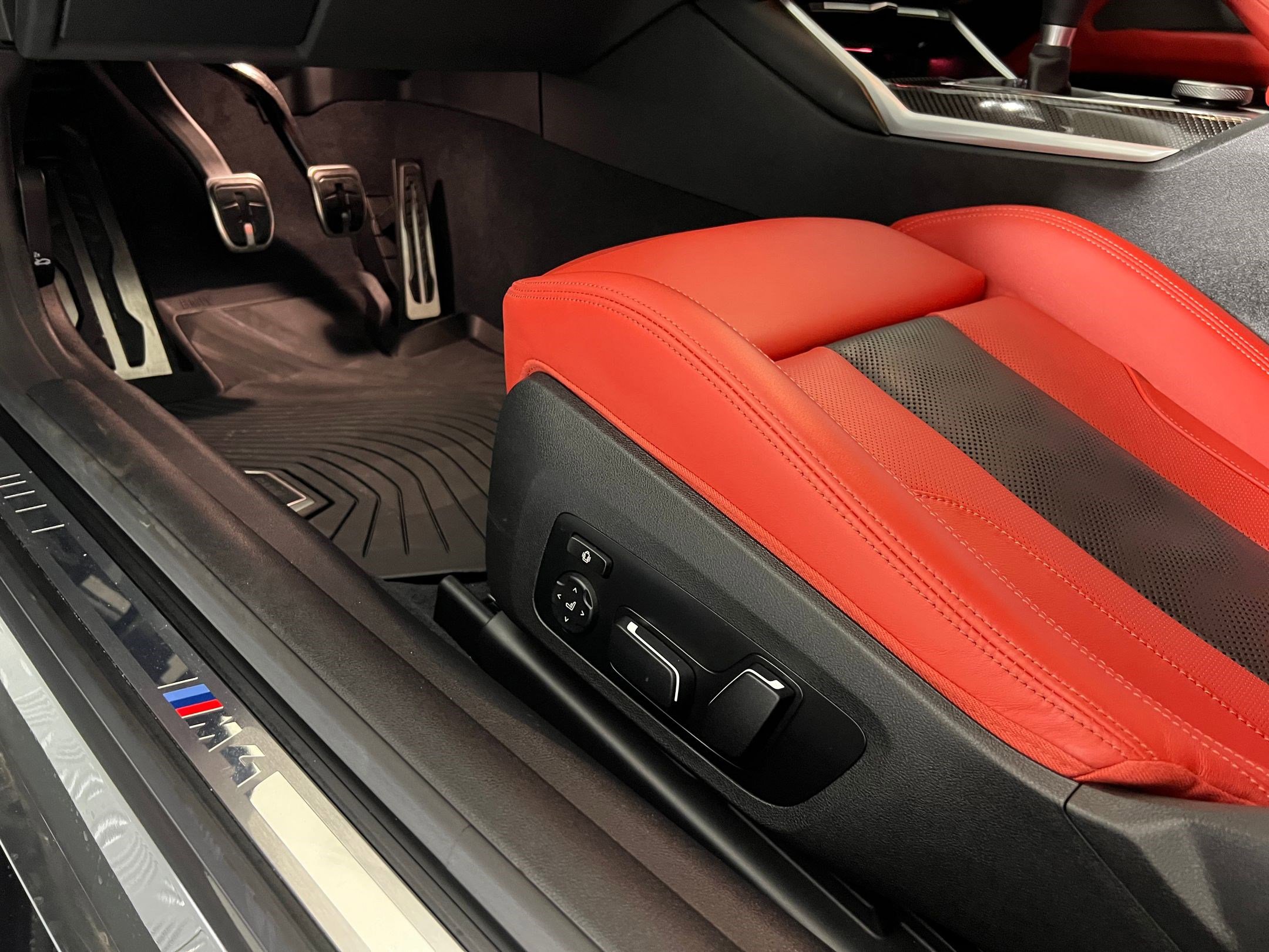 Used 2025 BMW M4 Coupe w/ Executive Package image 13