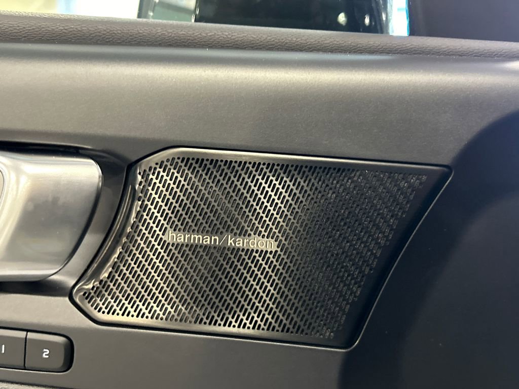 Certified 2023 Volvo XC40 Recharge Ultimate image 21