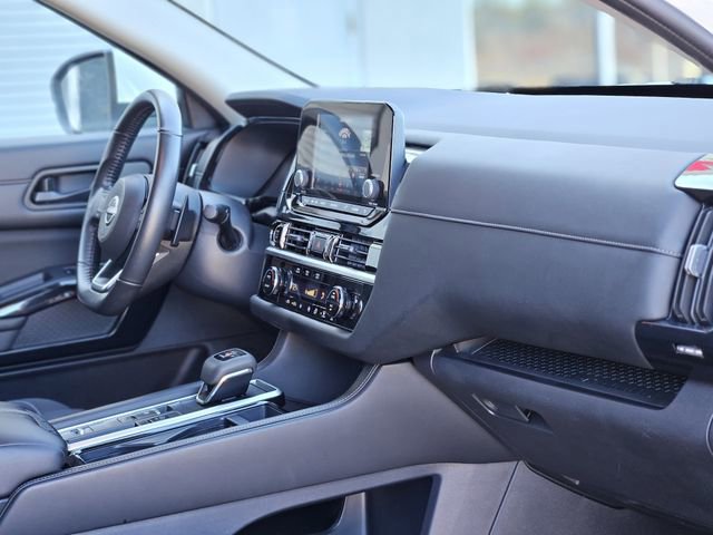 Used 2024 Nissan Pathfinder SV image 13