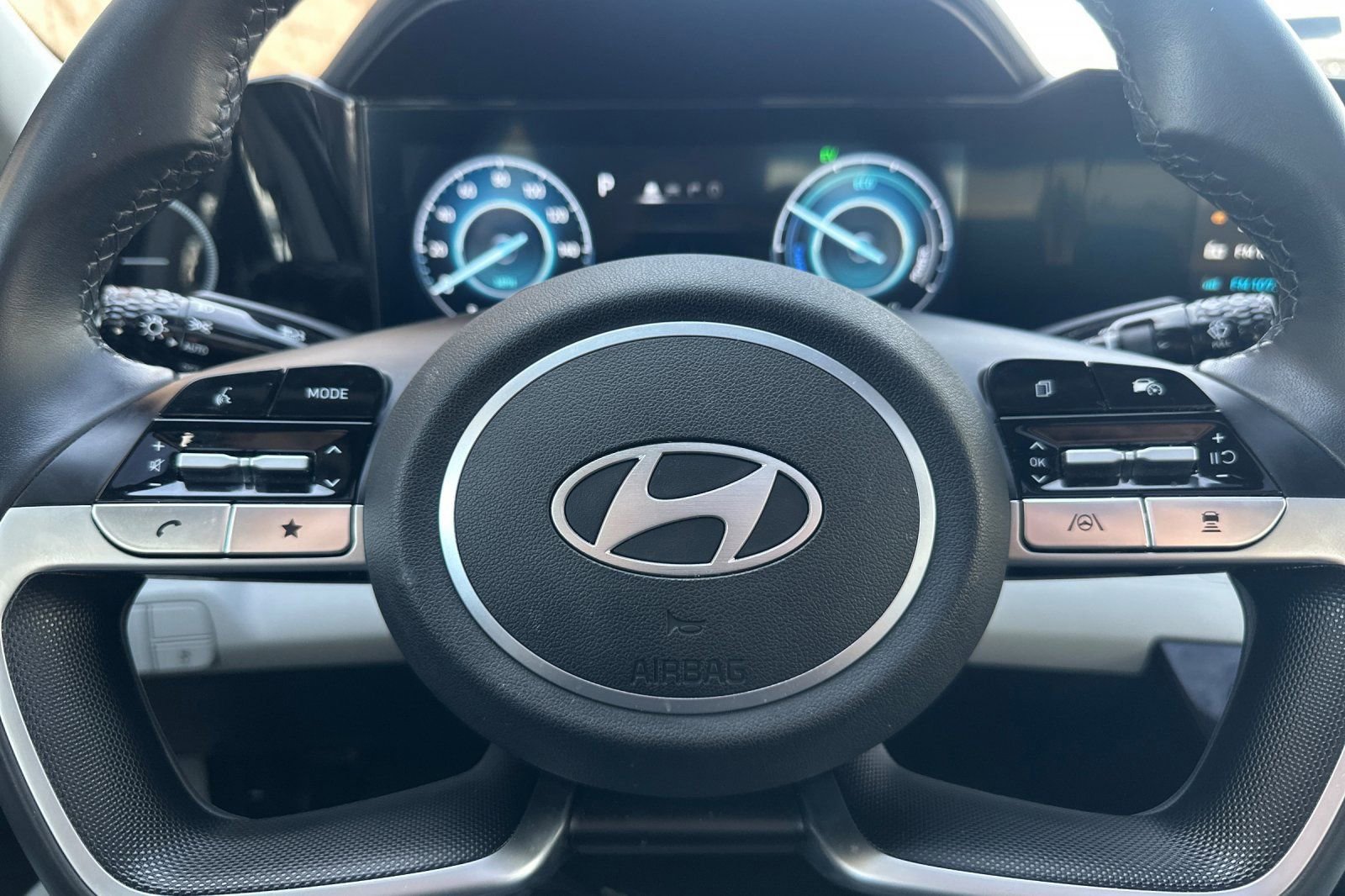 Used 2025 Hyundai Elantra Limited image 24