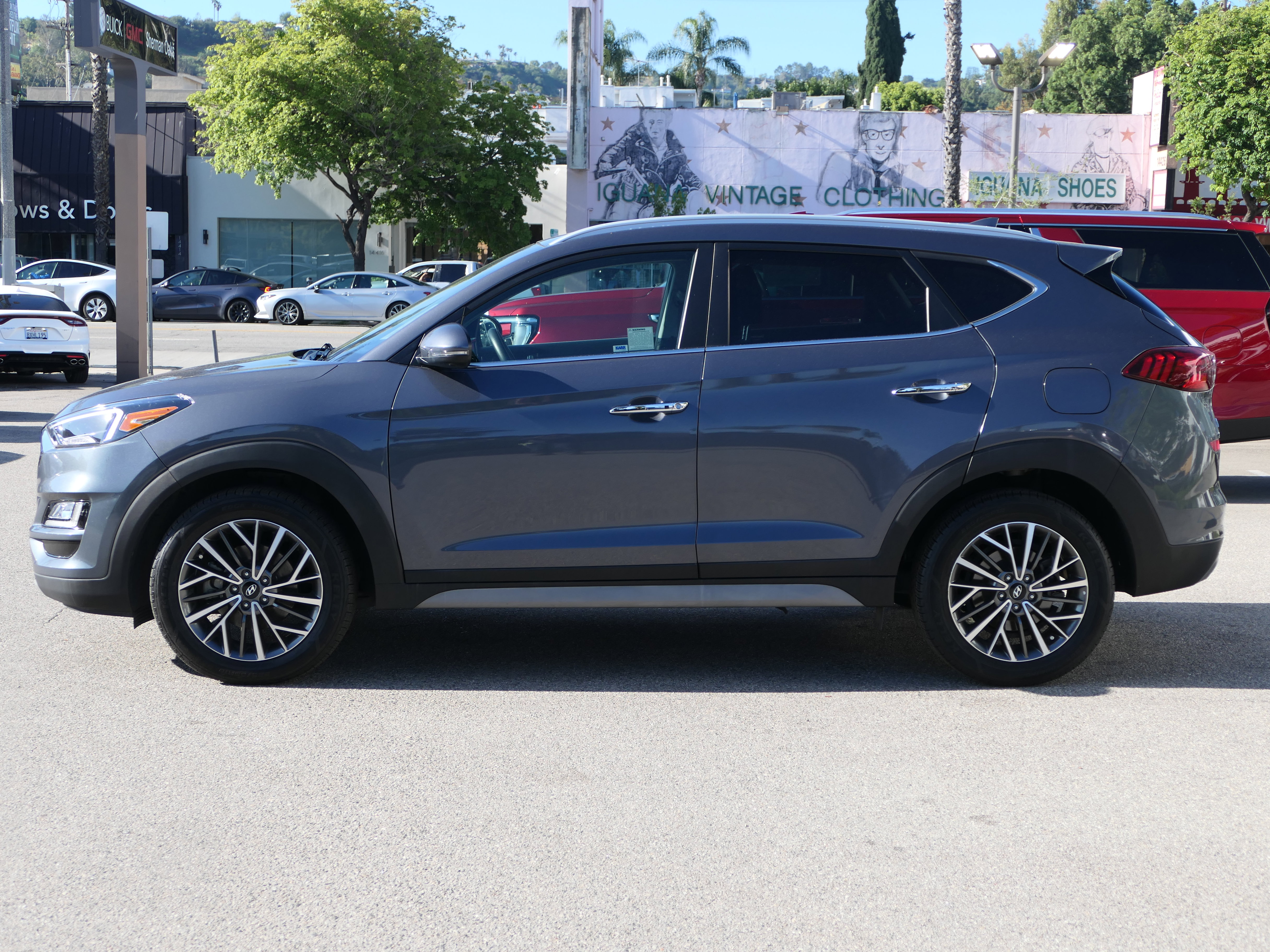 Used 2021 Hyundai Tucson Limited w/ Cargo Package FWD image 2