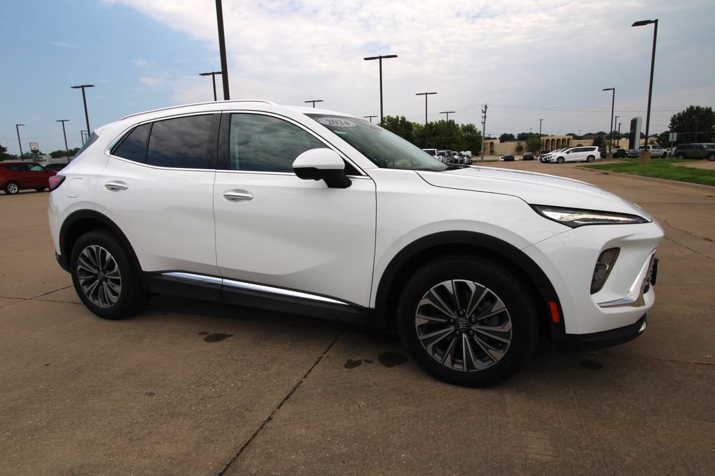 Used 2024 Buick Envision Preferred AWD/4WD image 3