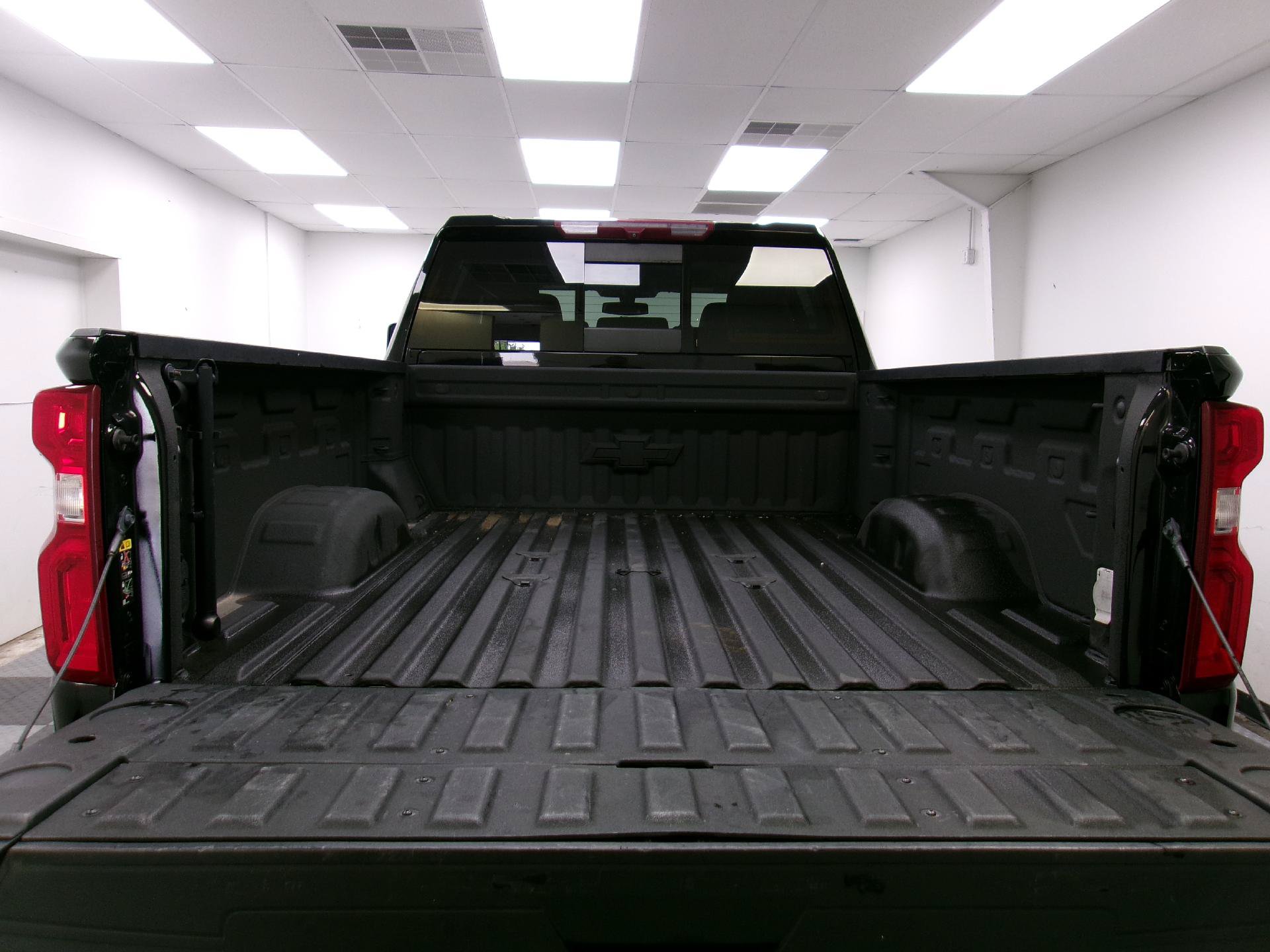 Used 2022 Chevrolet Silverado 2500 LTZ w/ LTZ Plus Package AWD/4WD image 11