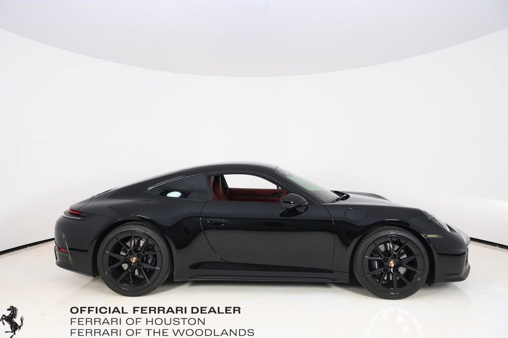 Used 2025 Porsche 911 Carrera image 3