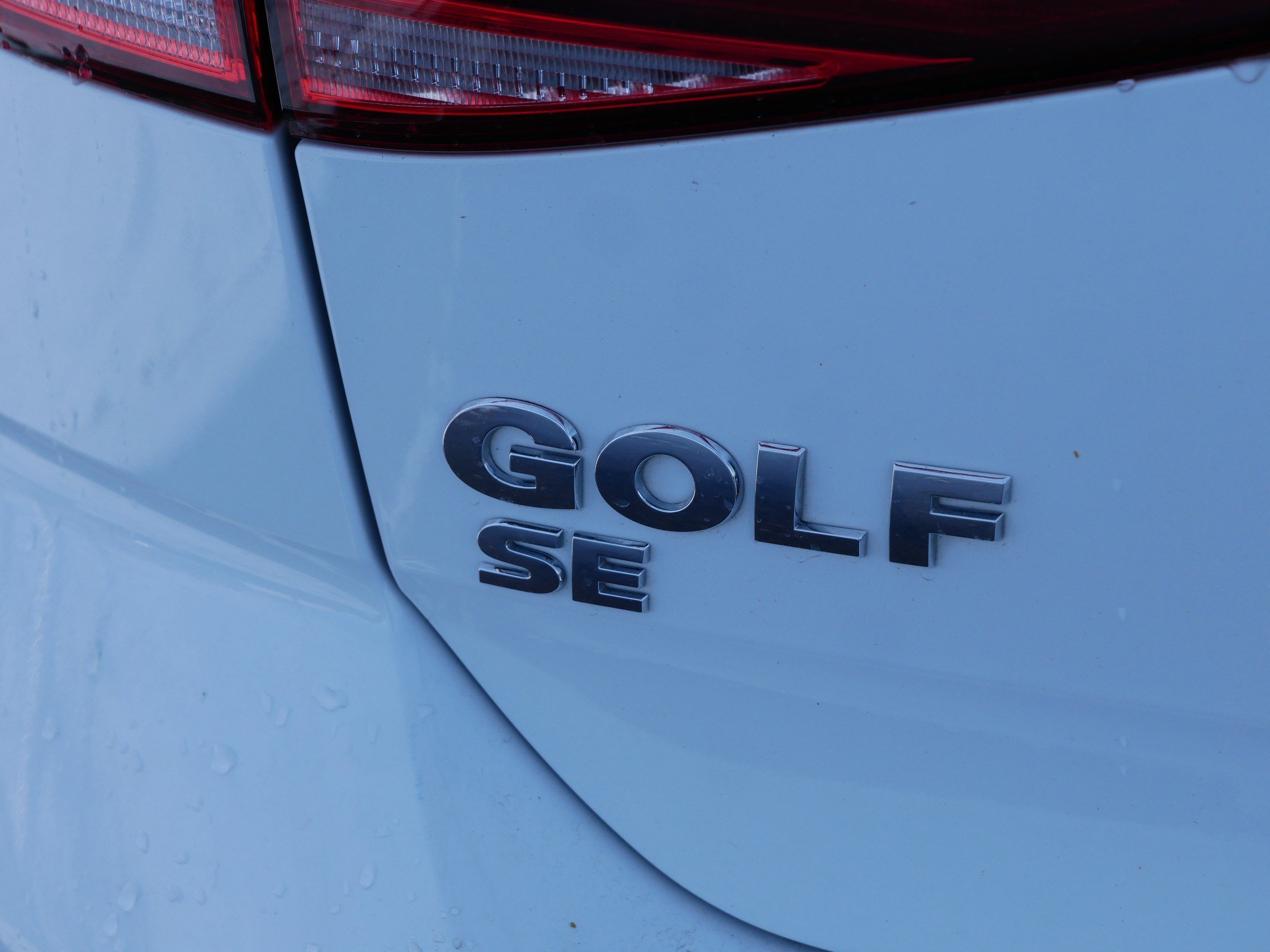 Used 2018 Volkswagen Golf SE image 5