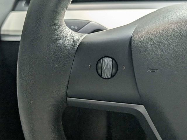 Used 2022 Tesla Model Y Performance image 17