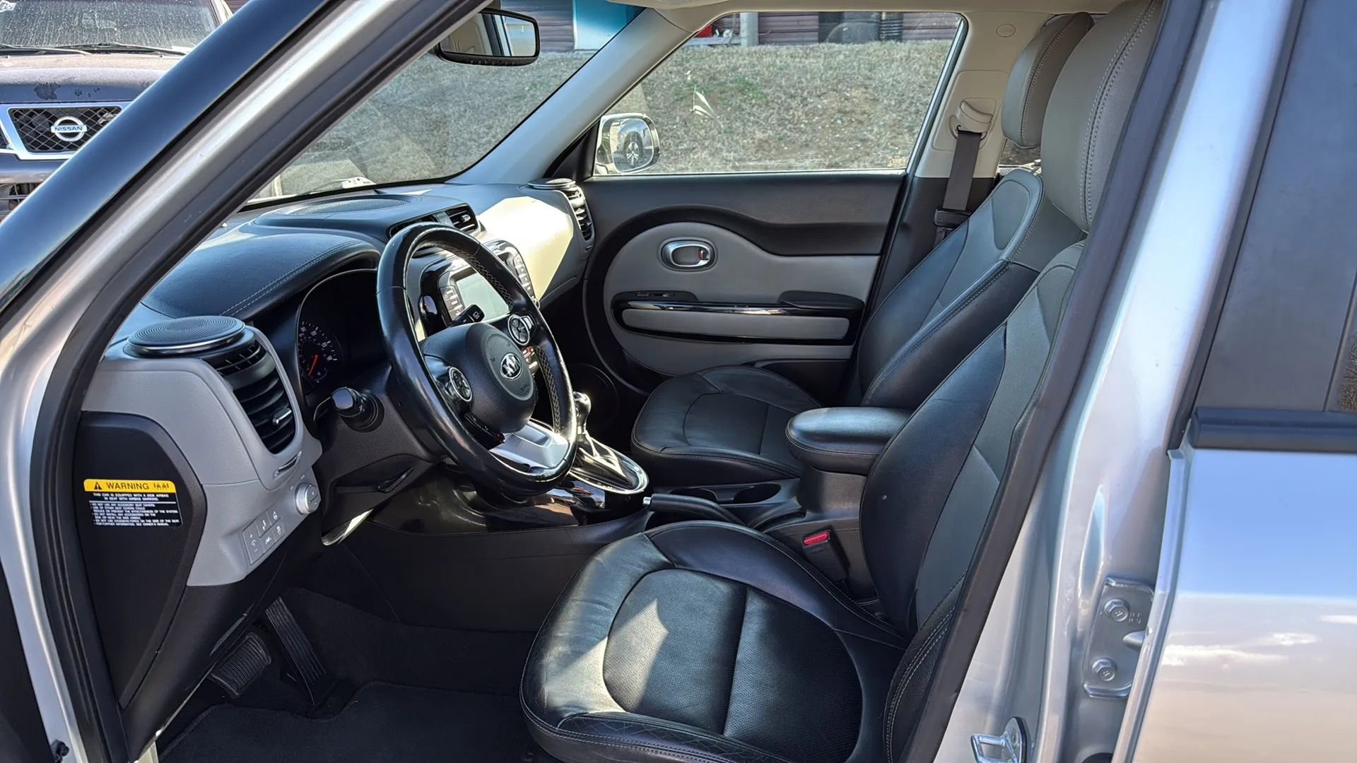 Used 2019 Kia Soul + w/ Primo Package FWD image 2
