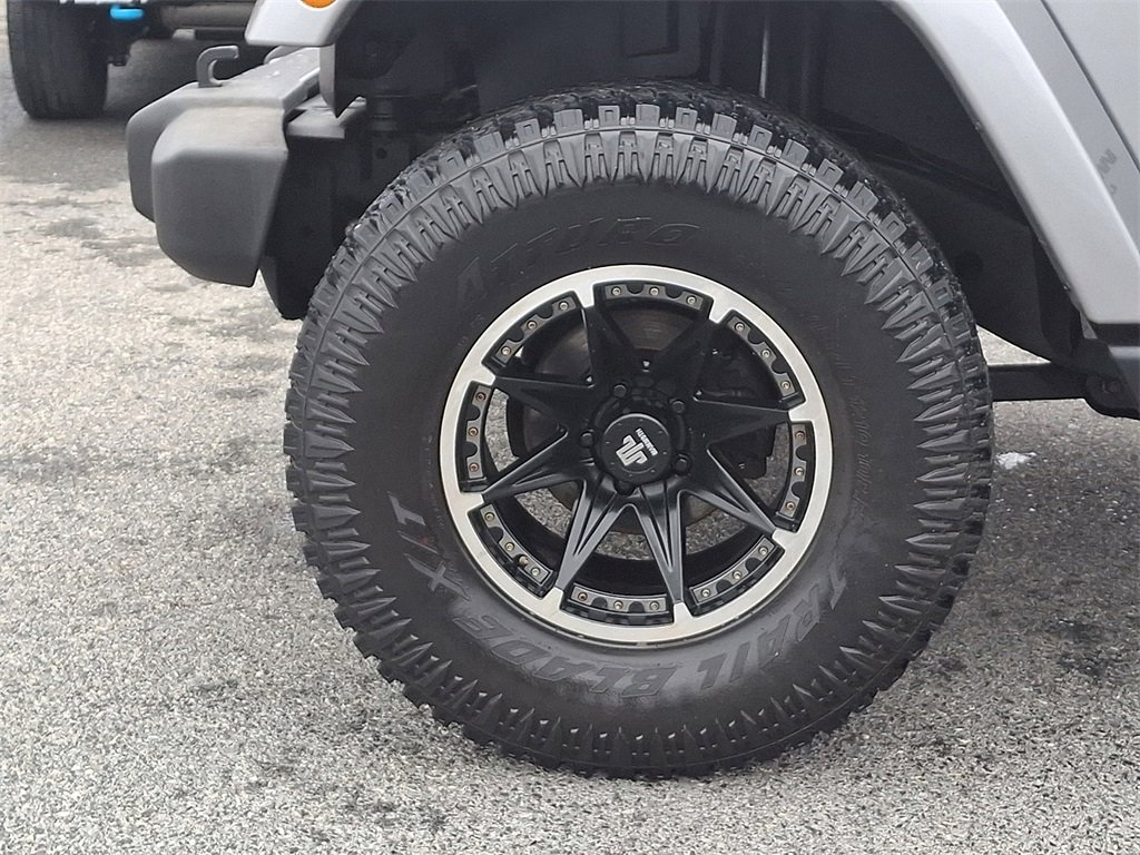 Used 2017 Jeep Wrangler Unlimited Sahara w/ Connectivity Group image 10