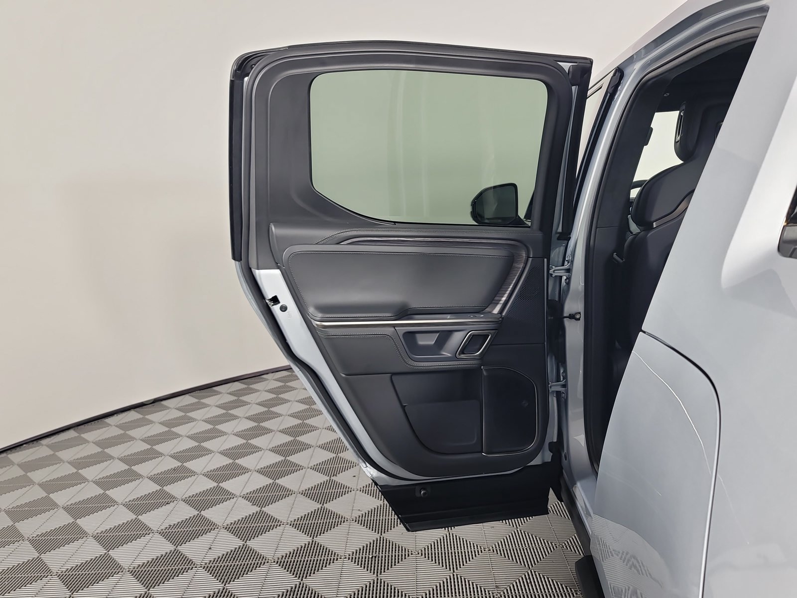 Used 2024 Rivian R1T Adventure Dual AWD/4WD image 17