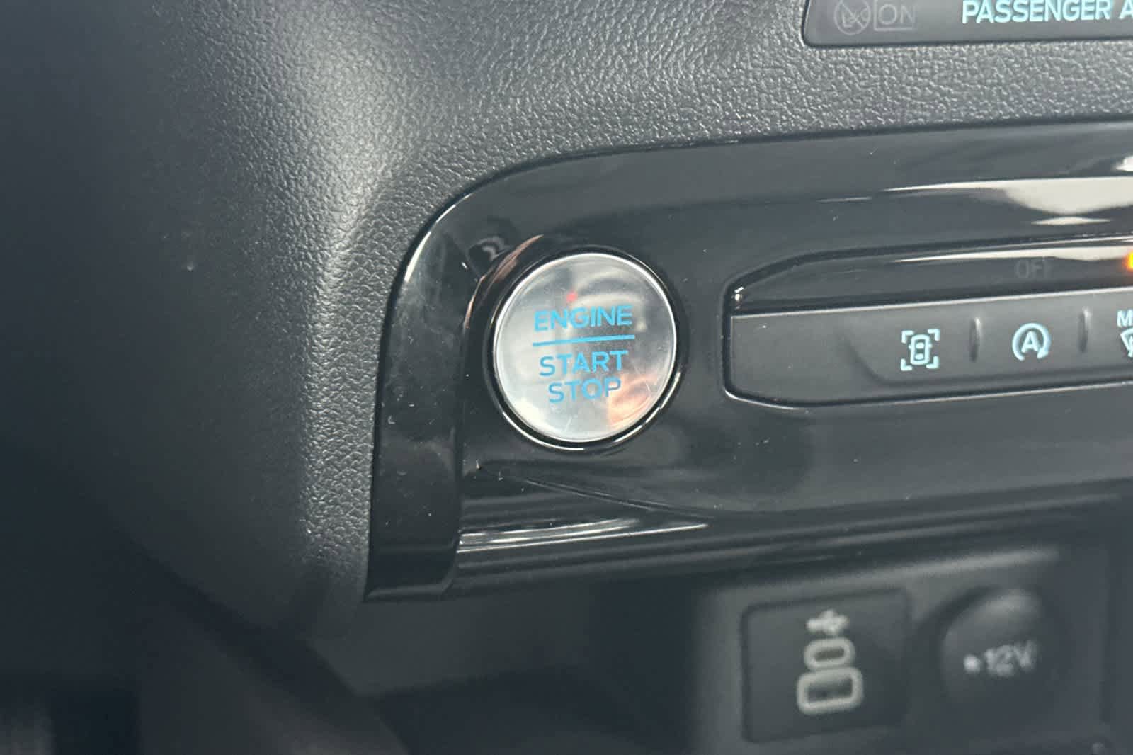 Certified 2025 Ford Escape Platinum image 22