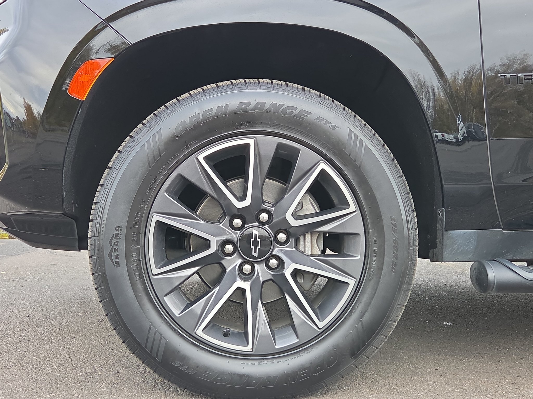 Used 2022 Chevrolet Tahoe Z71 w/ Luxury Package AWD/4WD image 5