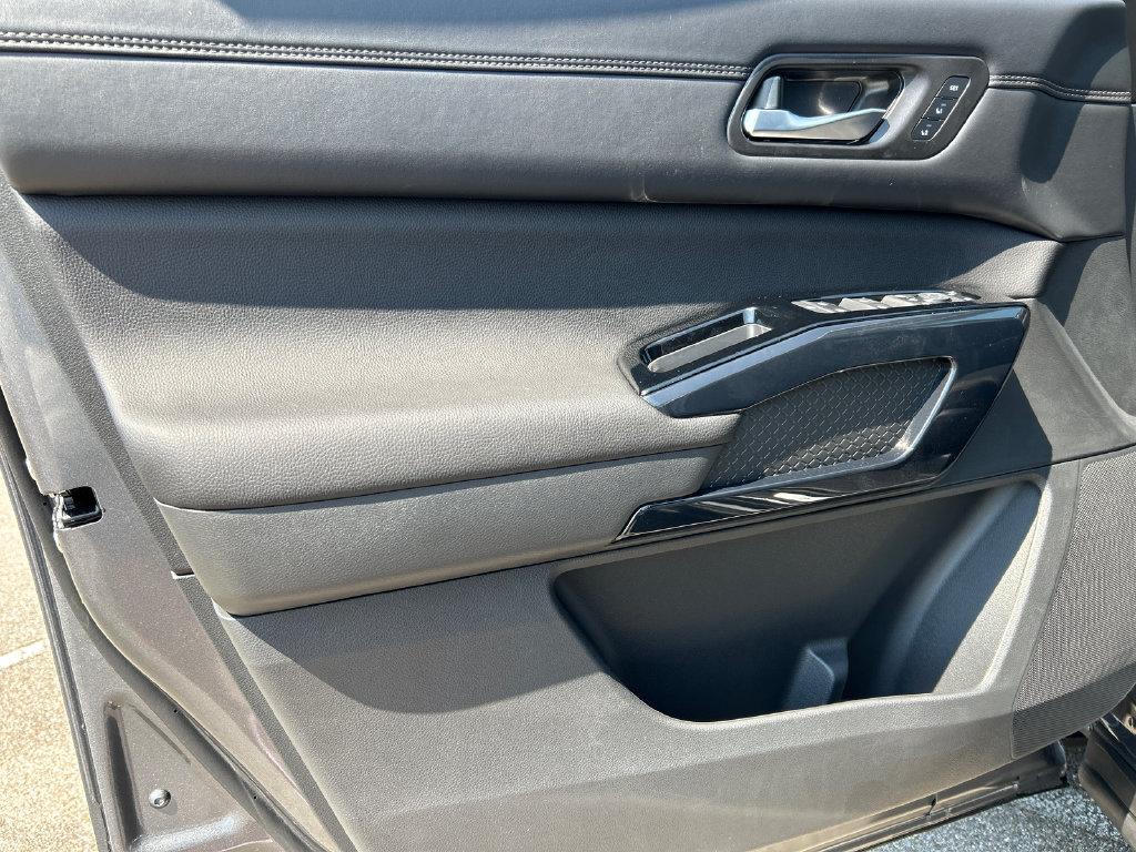 New 2026 Nissan Pathfinder Platinum w/ Cargo Package FWD image 19