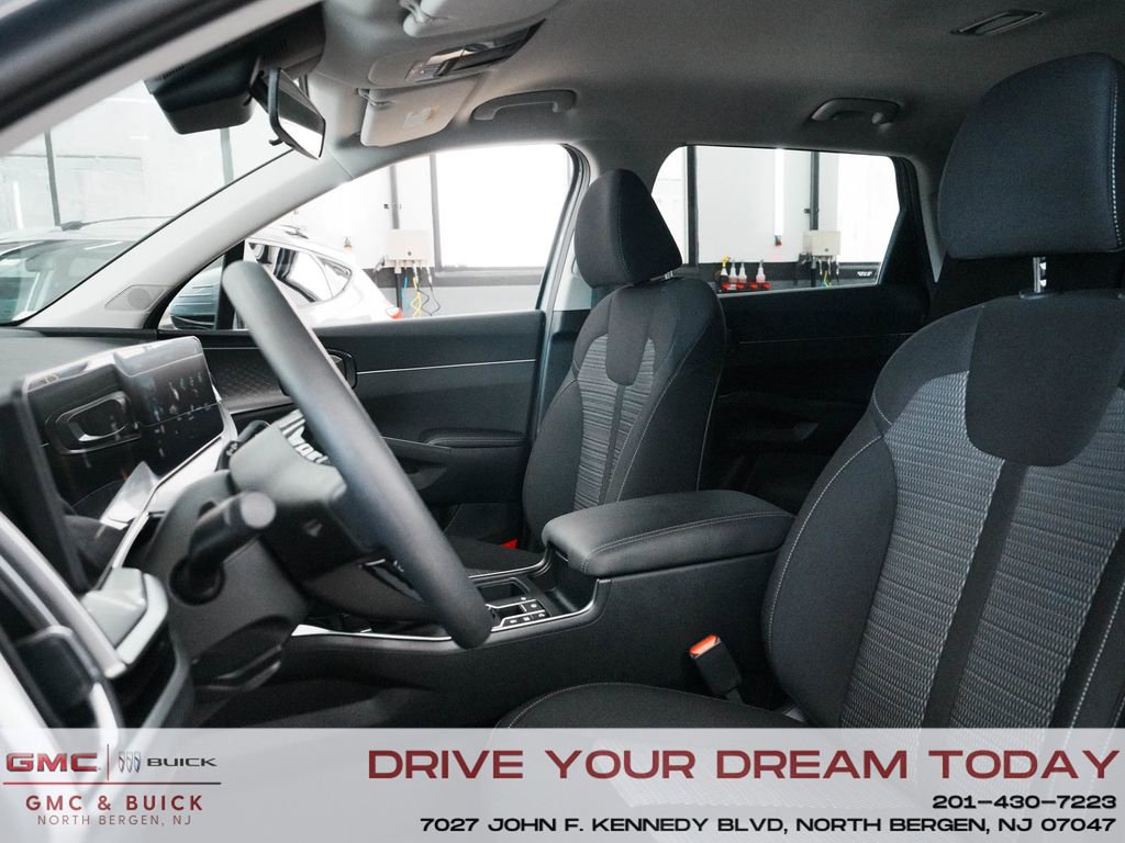 Used 2025 Kia Sorento LX image 28