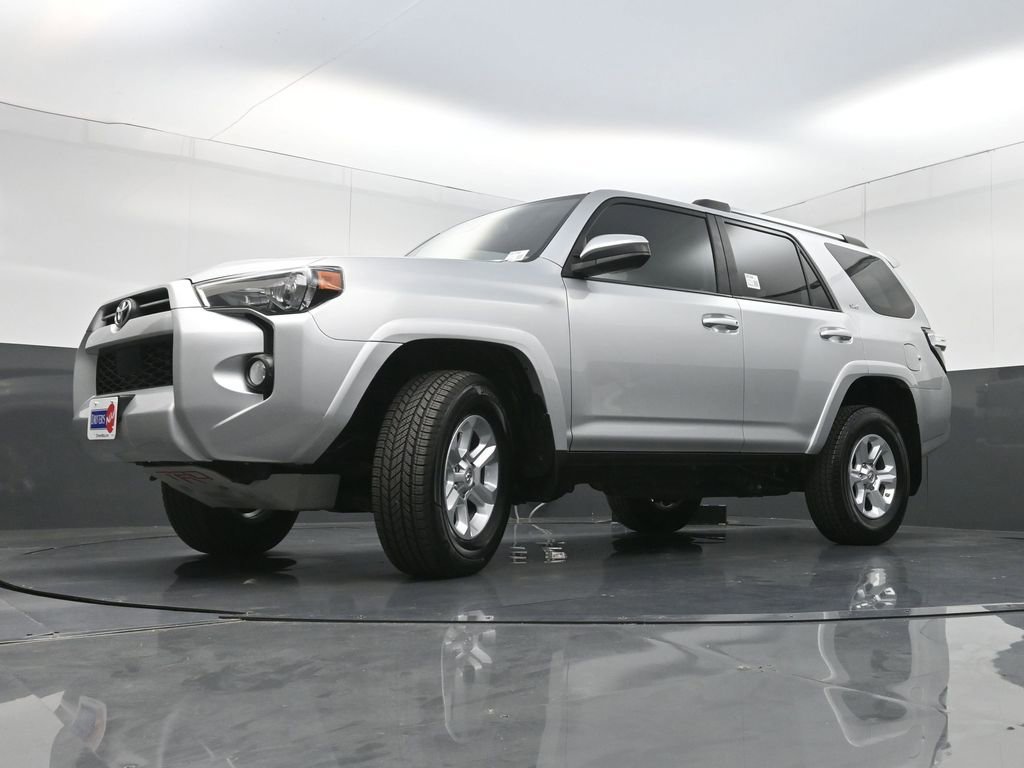 Used 2020 Toyota 4Runner SR5 AWD/4WD image 25