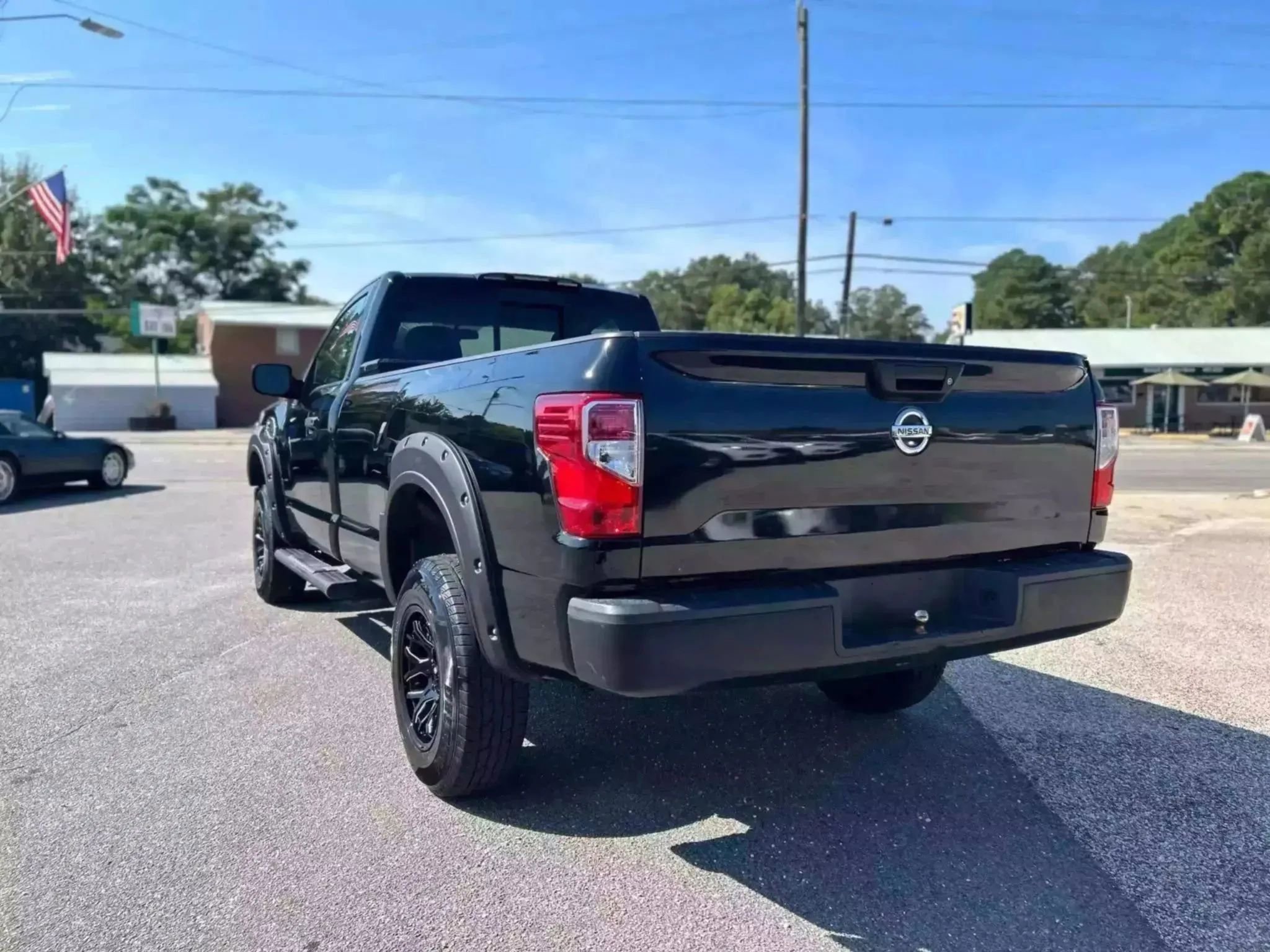 Used 2017 Nissan Titan S image 9