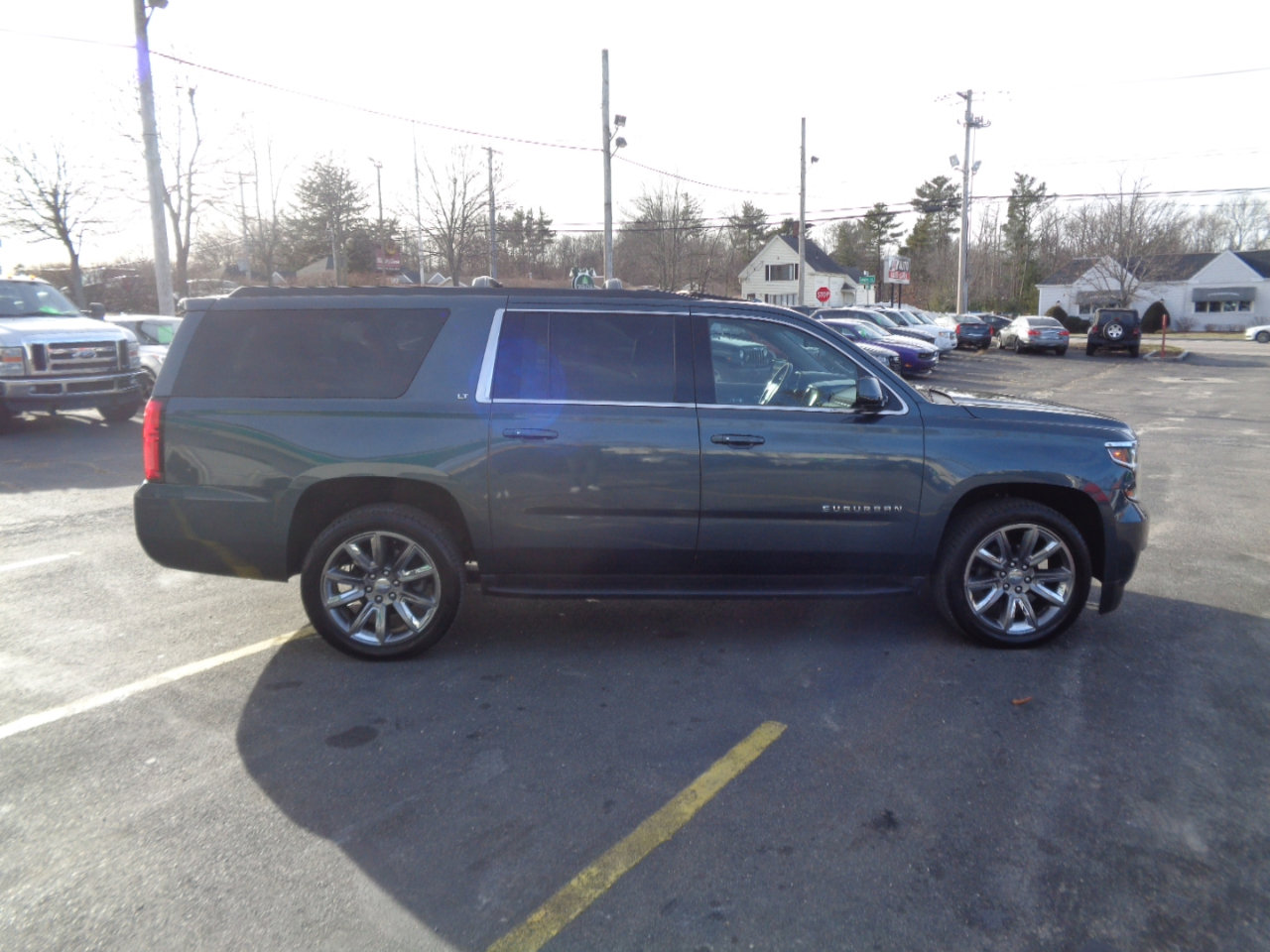 Used 2019 Chevrolet Suburban LT w/ Luxury Package image 5