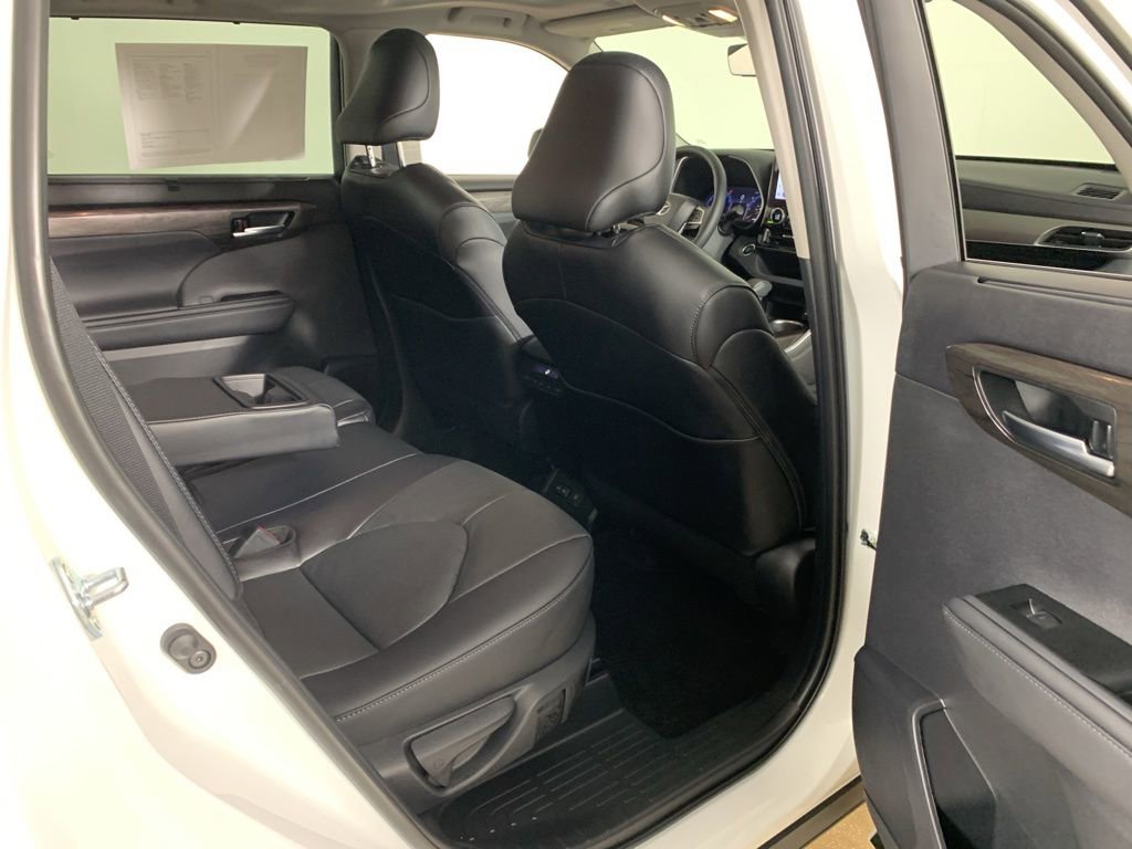 Used 2026 Toyota Highlander Limited image 41