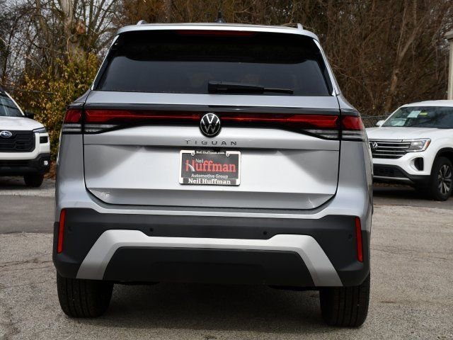New 2026 Volkswagen Tiguan SE FWD image 6