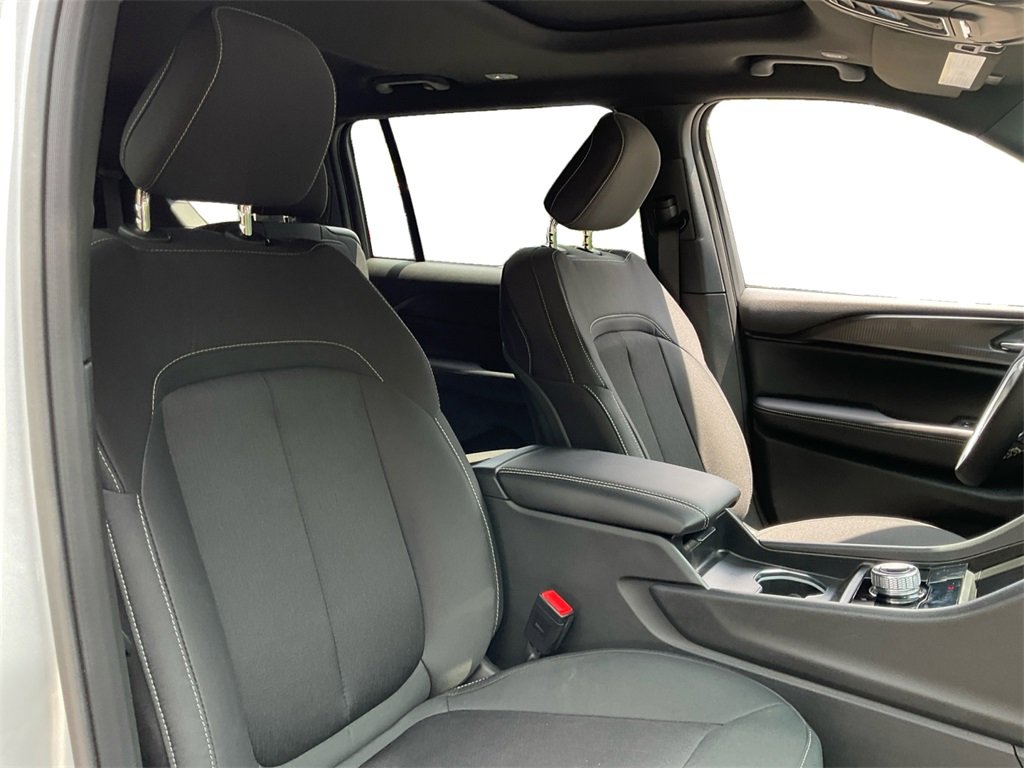 New 2025 Jeep Grand Cherokee L Laredo w/ Luxury Tech Group I image 29