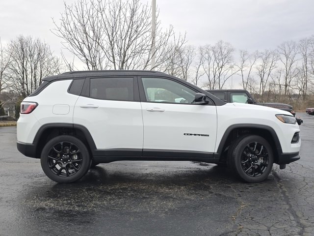 Used 2024 Jeep Compass Latitude w/ Convenience Group image 28